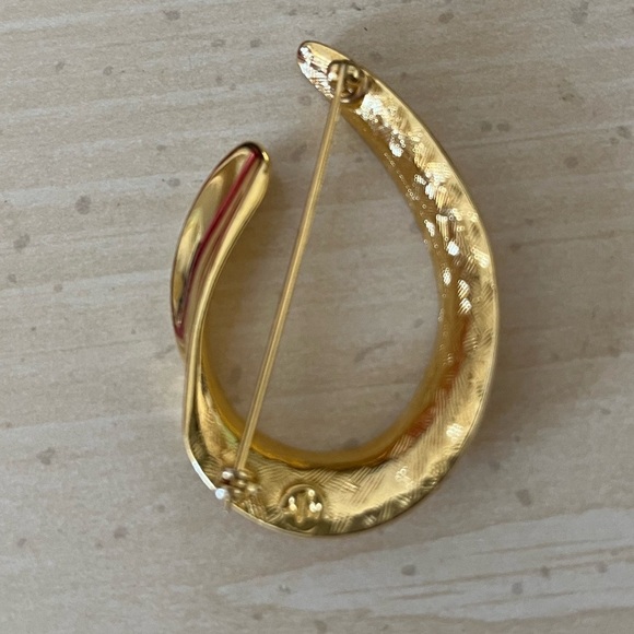 VINTAGE JONES NEW YORK CURLED ABSTRACT GOLD TONE FASHION BROOCH - Picture 3 of 4
